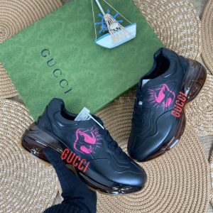 gucci ayakkabi siyah pembe yazi sneaker rhyton seffaf taban
