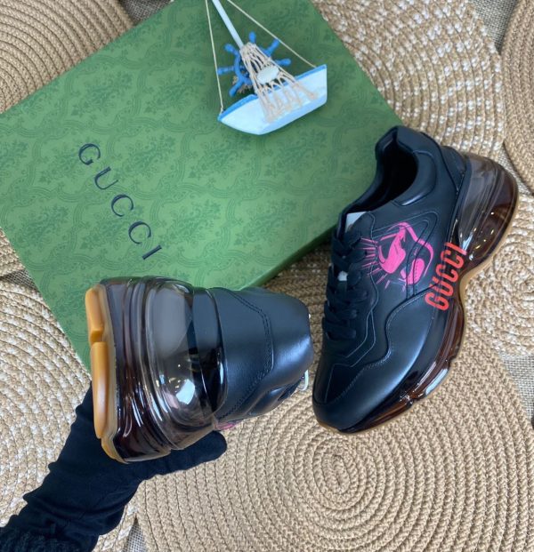 gucci ayakkabi siyah pembe yazi sneaker rhyton seffaf taban
