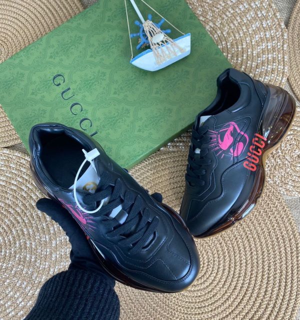 gucci ayakkabi siyah pembe yazi sneaker rhyton seffaf taban
