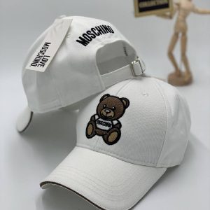 moschino sapka beyaz logolu