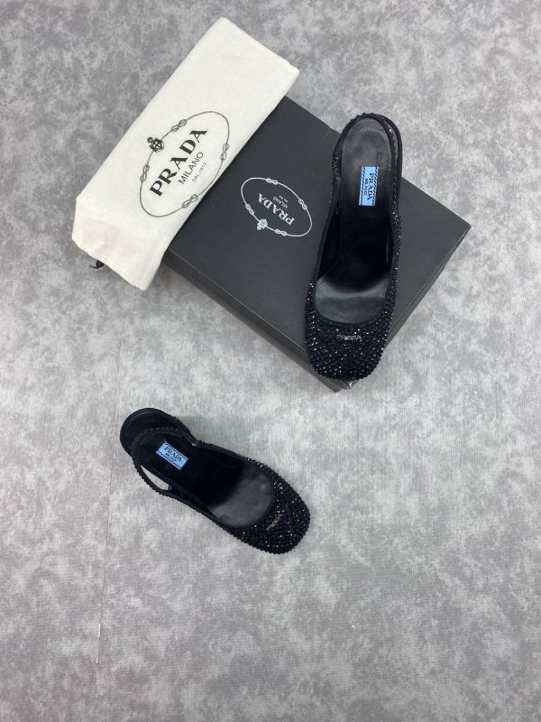 prada ayakkabi siyah tasli siyah slingback pumps