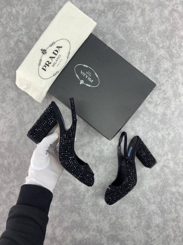 prada ayakkabi siyah tasli siyah slingback pumps