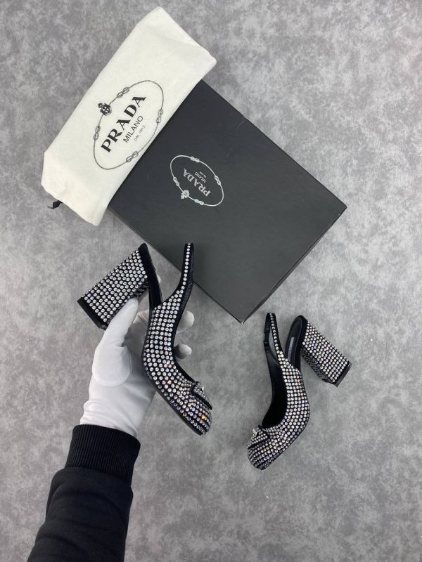 prada ayakkabi siyah tasli slingback pumps kalin topuk