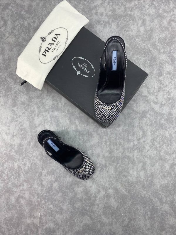 prada ayakkabi siyah tasli slingback pumps kalin topuk