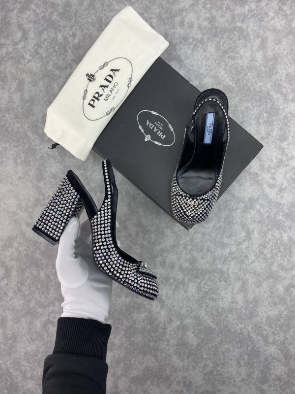 prada ayakkabi siyah tasli slingback pumps kalin topuk