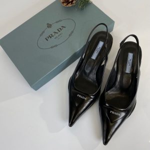 prada ayakkabi siyah triangle patch silingback pumps