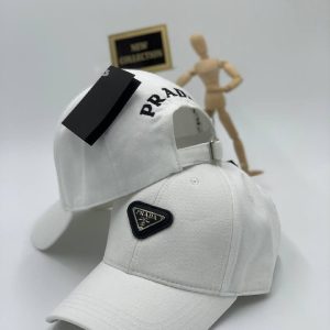 prada sapka beyaz siyah logolu
