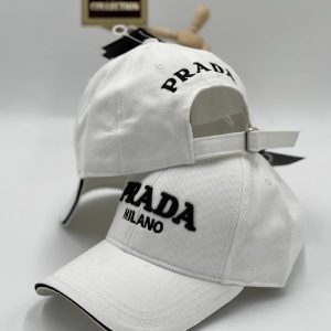 prada sapka beyaz siyah yazili