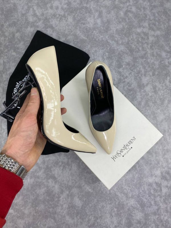 yves saint laurent ayakkabi krem rugan siyah topuk opyum logo pumps 11 cm