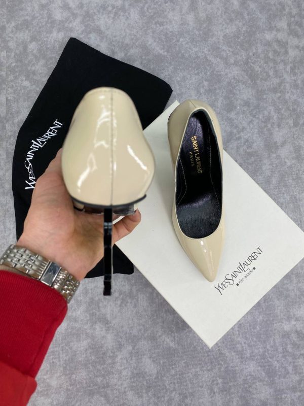 yves saint laurent ayakkabi krem rugan siyah topuk opyum logo pumps 11 cm