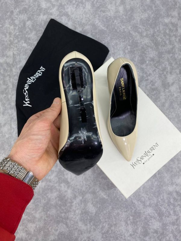 yves saint laurent ayakkabi krem rugan siyah topuk opyum logo pumps 11 cm
