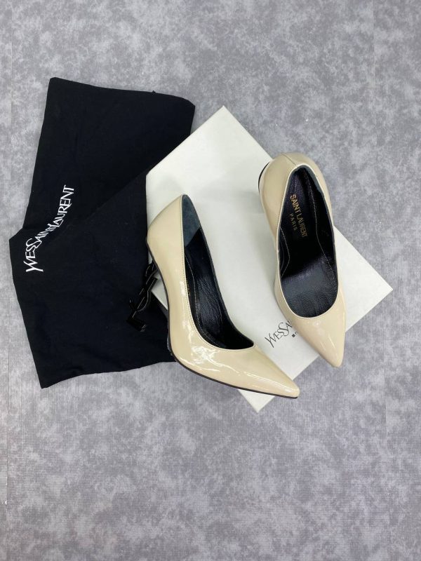 yves saint laurent ayakkabi krem rugan siyah topuk opyum logo pumps 11 cm