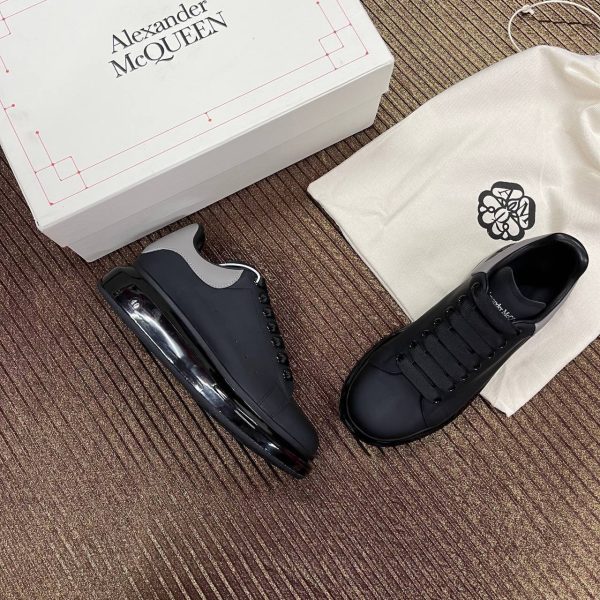 alexander mcqueen ayakkabi sneakers siyah arkasi gri seffaf taban