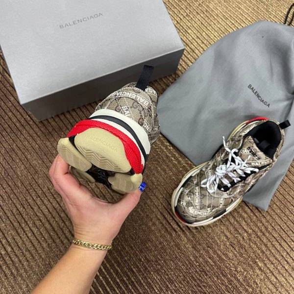balenciaga ayakkabi gucci triple s classic logo vip