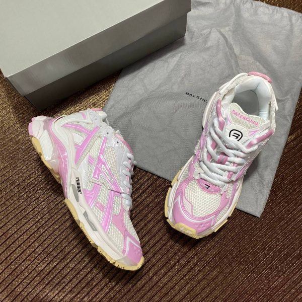 balenciaga ayakkabi runner sneakers beyaz pembe yeni sezon