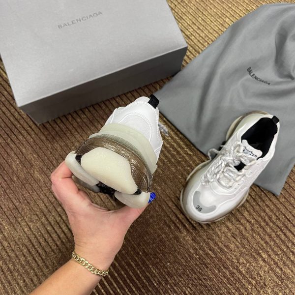 balenciaga ayakkabi triple beyaz siyah seffaf taban