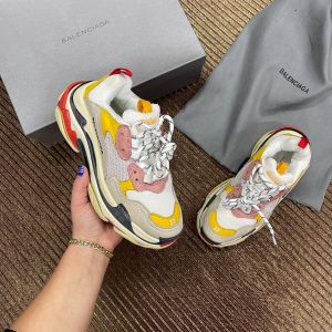 balenciaga ayakkabi triple s beyaz pembe sari