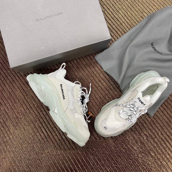 balenciaga ayakkabi triple s beyaz seffaf taban
