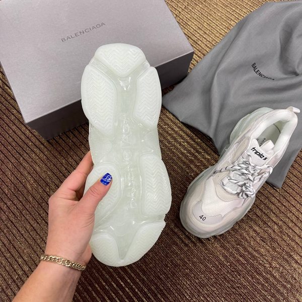balenciaga ayakkabi triple s beyaz seffaf taban