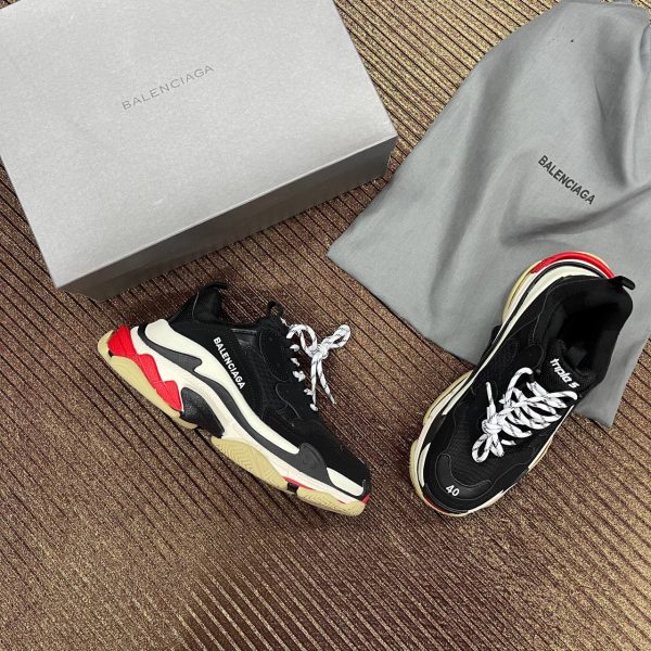 balenciaga ayakkabi triple s beyaz siyah kirmizi