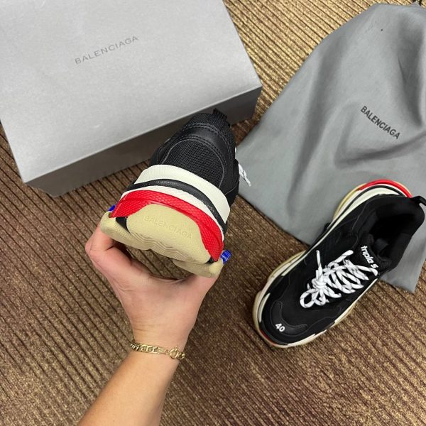 balenciaga ayakkabi triple s beyaz siyah kirmizi