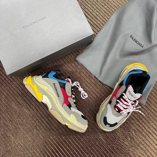 balenciaga ayakkabi triple s erkek gri vizon kirmizi