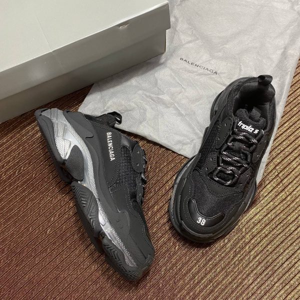 balenciaga ayakkabi triple s kadin sneakers siyah silver seffaf taban