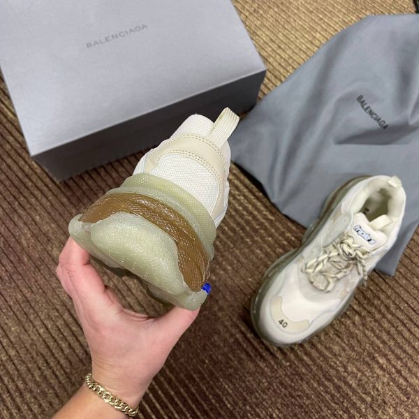 balenciaga ayakkabi triple s krem bal rengi seffaf taban
