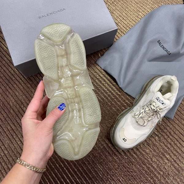 balenciaga ayakkabi triple s krem bal rengi seffaf taban