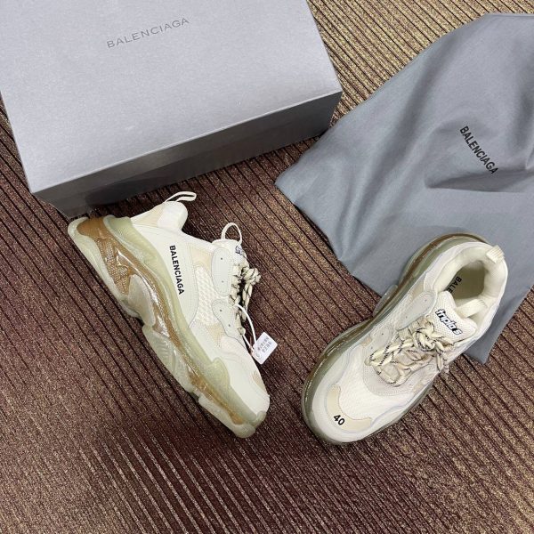 balenciaga ayakkabi triple s krem bal rengi seffaf taban