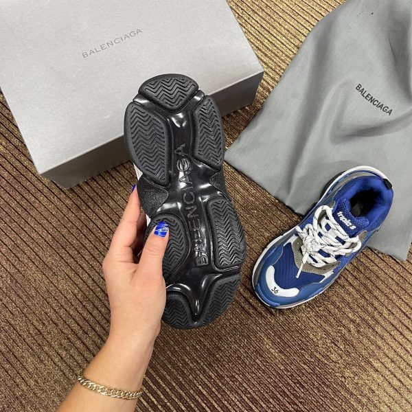 balenciaga ayakkabi triple s lacivert beyaz