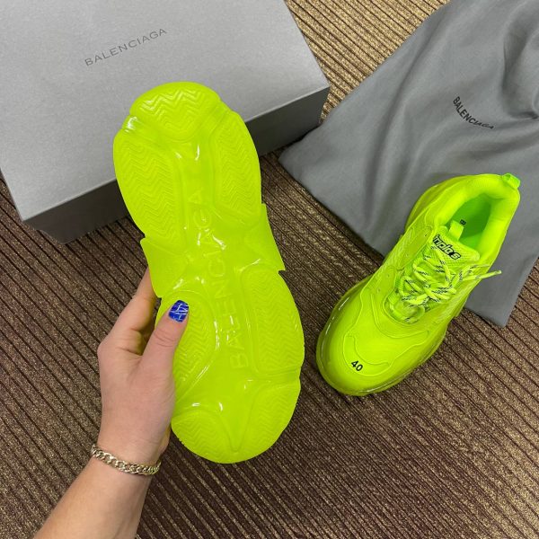 balenciaga ayakkabi triple s neon yesil seffaf taban