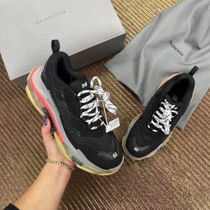 balenciaga ayakkabi triple s siyah kirmizi seffaf taban