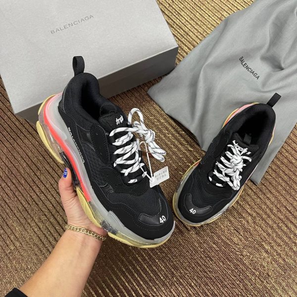 balenciaga ayakkabi triple s siyah kirmizi seffaf taban
