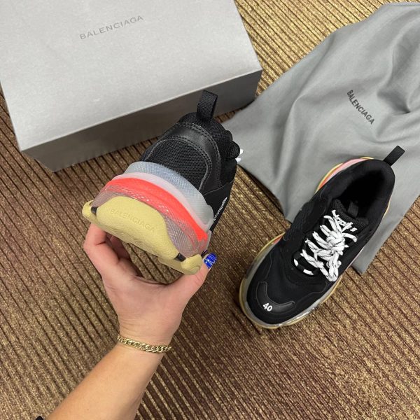 balenciaga ayakkabi triple s siyah kirmizi seffaf taban