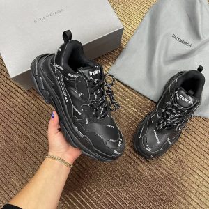 balenciaga ayakkabi triple s siyah logo yazili