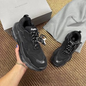 balenciaga ayakkabi triple s siyah seffaf taban