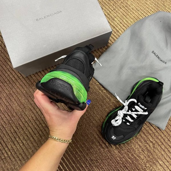 balenciaga ayakkabi triple s siyah yesil seffaf taban