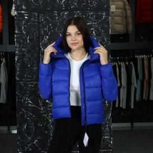balenciaga mont mavi arkasi yazili kapusonlu