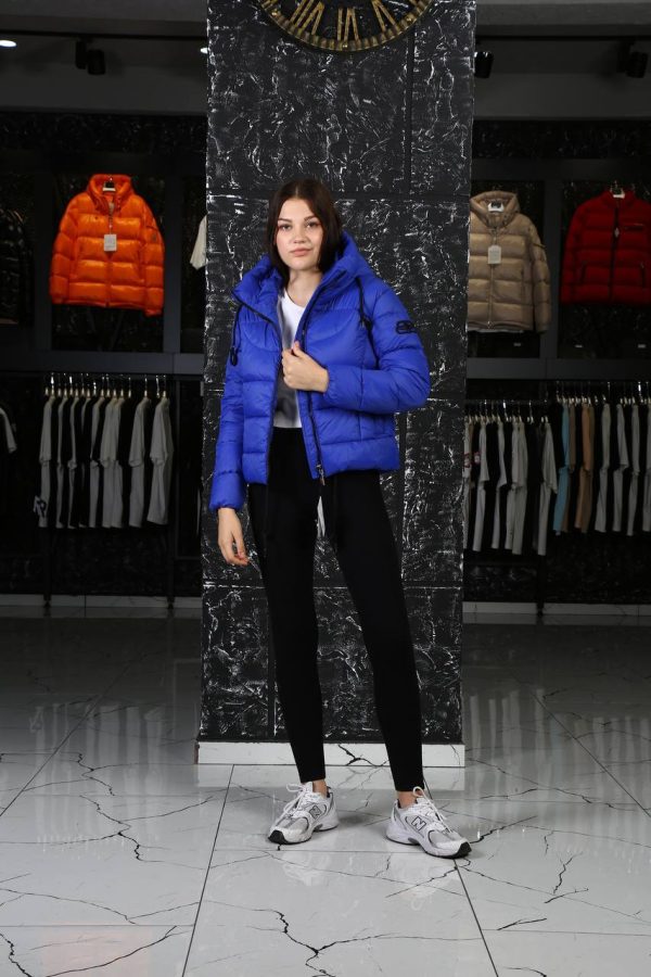 balenciaga mont mavi arkasi yazili kapusonlu