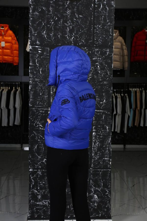 balenciaga mont mavi arkasi yazili kapusonlu