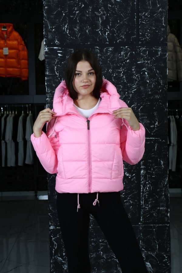 balenciaga mont pembe arkasi yazili kapusonlu