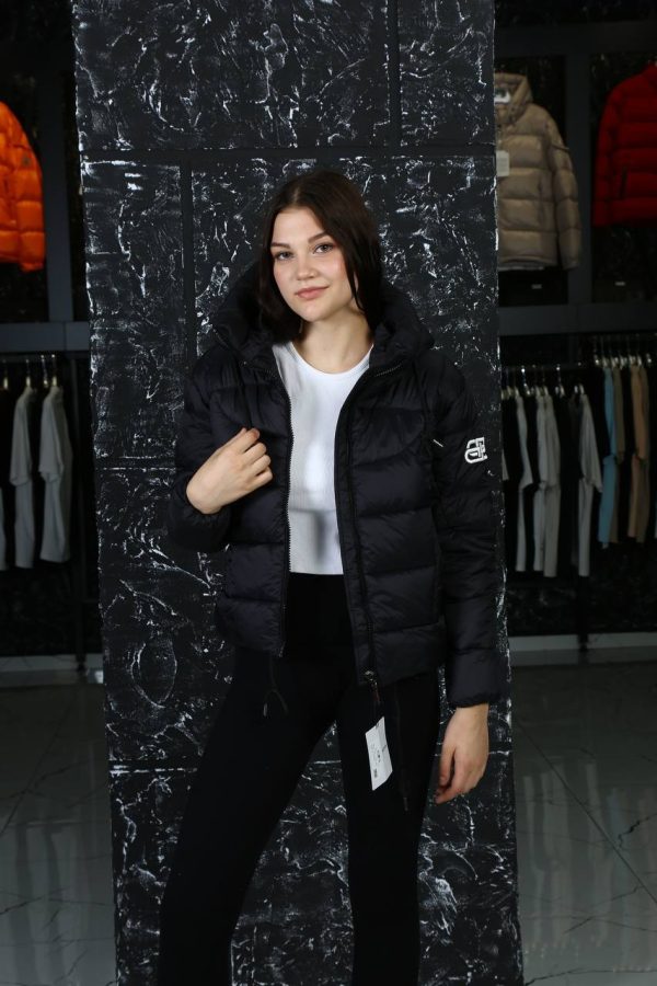 balenciaga mont siyah arkasi yazili kapusonlu
