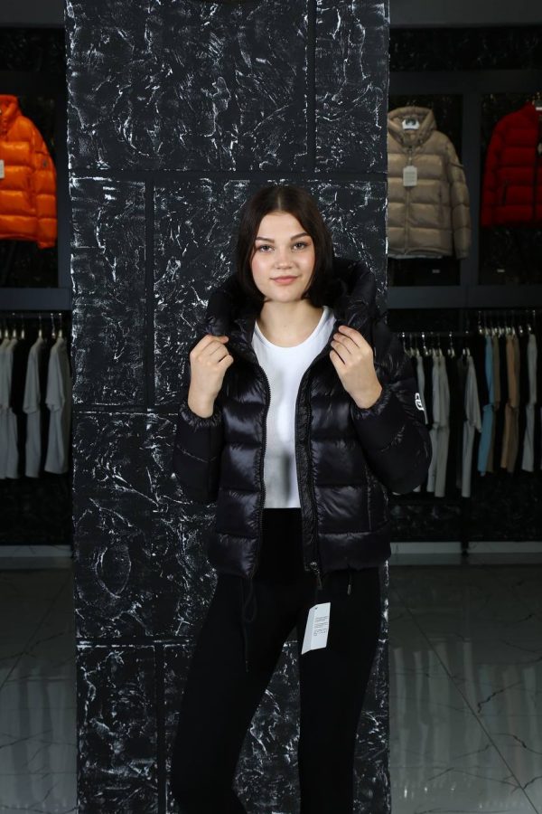 balenciaga mont siyah az parlak arkasi yazili kapusonlu