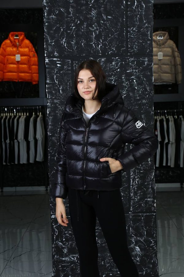 balenciaga mont siyah az parlak arkasi yazili kapusonlu