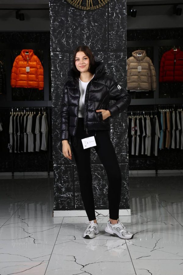 balenciaga mont siyah az parlak arkasi yazili kapusonlu