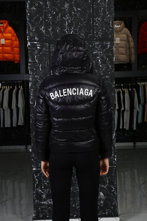 balenciaga mont siyah az parlak arkasi yazili kapusonlu