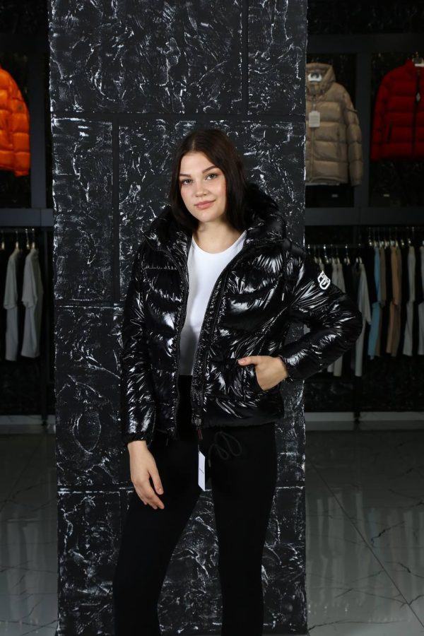 balenciaga mont siyah parlak arkasi yazili kapusonlu