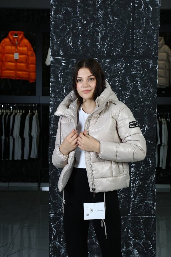 balenciaga mont vizon arkasi yazili kapusonlu