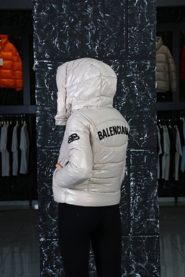 balenciaga mont vizon arkasi yazili kapusonlu